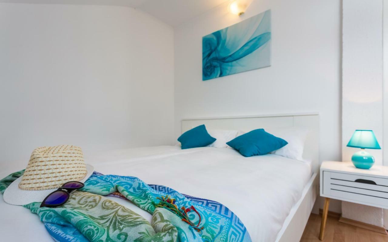 Apartment Deni Кърк Екстериор снимка