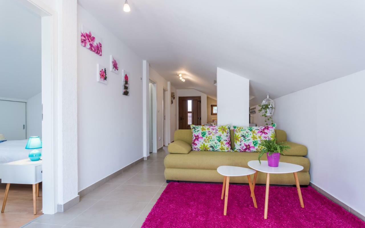 Apartment Deni Кърк Екстериор снимка