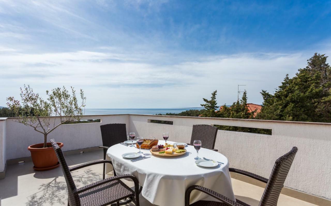 Apartment Deni Кърк Екстериор снимка