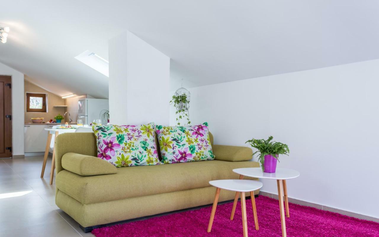 Apartment Deni Кърк Екстериор снимка