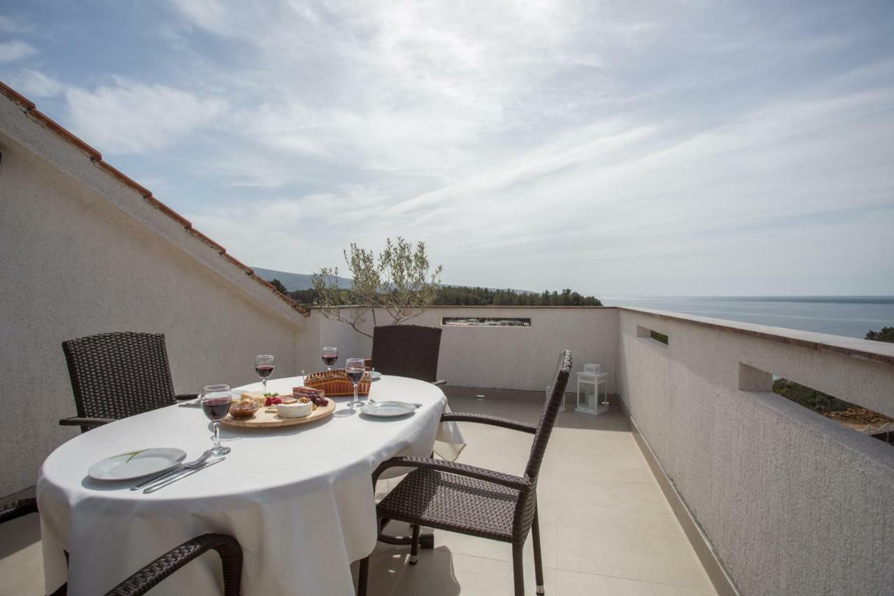Apartment Deni Кърк Екстериор снимка